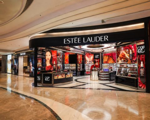Estée Lauder Shares Gain as Rumored Deal Fails to Materialize