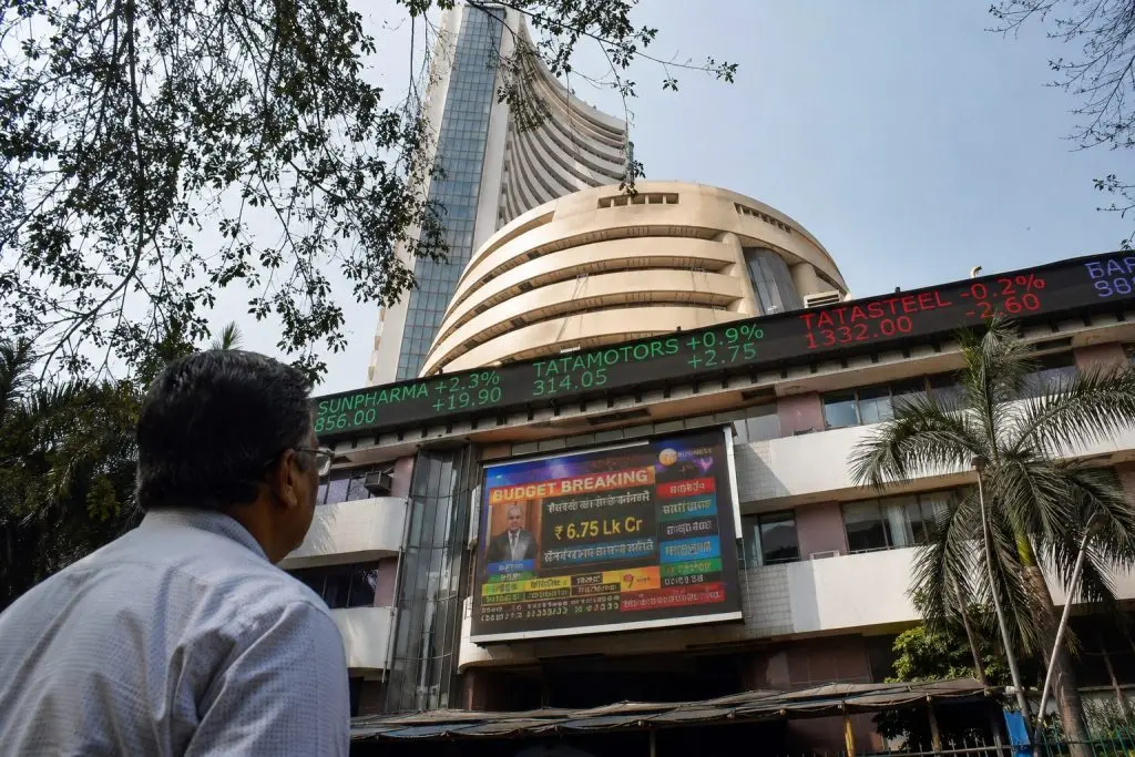 India Shares Climb Even as Oil Hovers Near $105