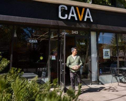 Cava Earnings Beat Challenges Restaurant Slowdown Talk