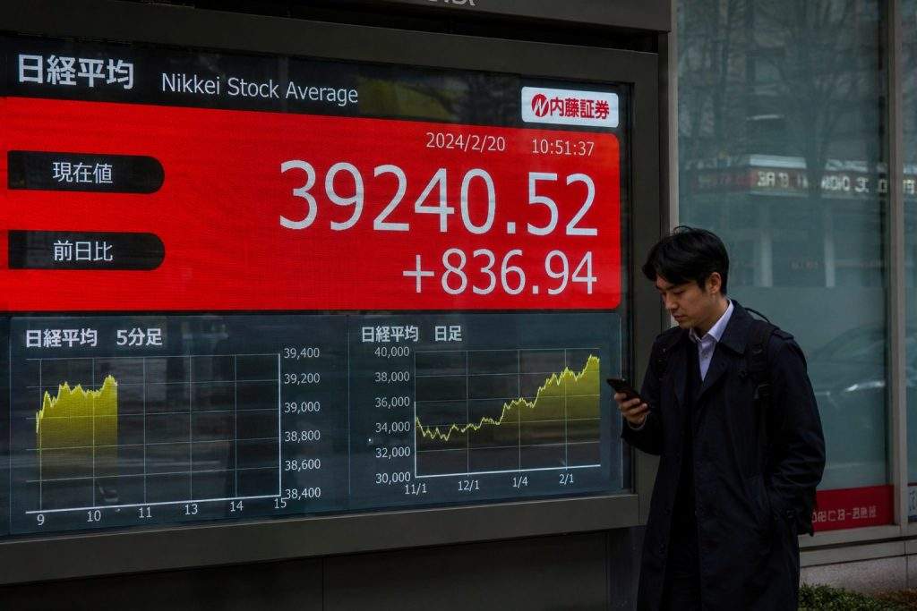 Asia Stocks Climb While Oil Jitters Linger; Nikkei Approaches Record