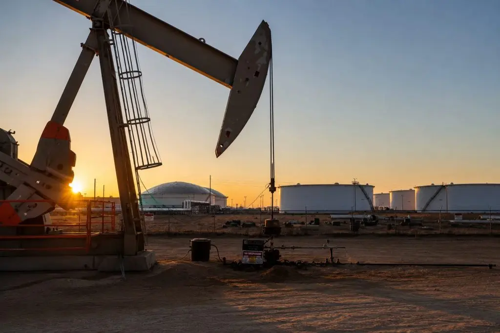Oil Back Over $105 as Traders Skeptical on Hormuz Peace Hopes
