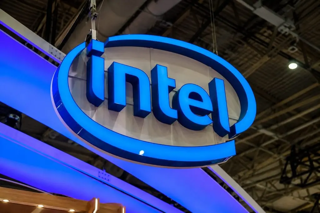 Intel Stock Back Near $119 as Traders Position Ahead of Bell