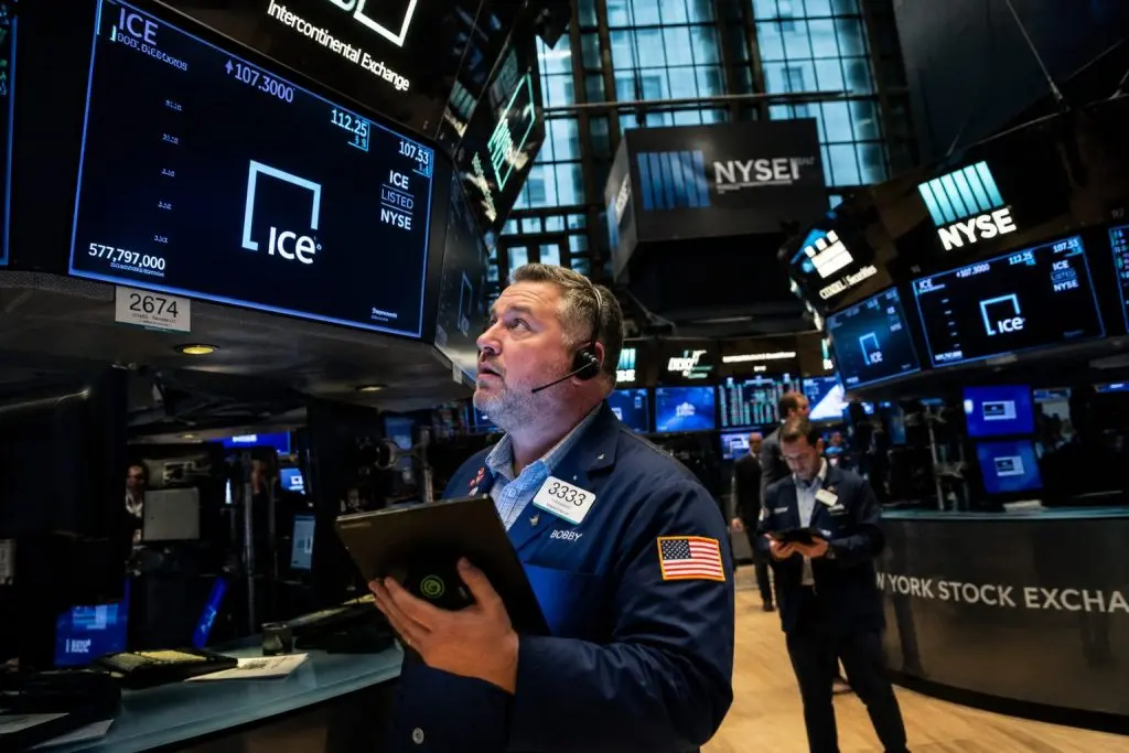 Stocks Trade as Usual Today, Bonds Close Early Ahead of Memorial Day