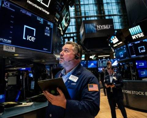 Stocks Trade as Usual Today, Bonds Close Early Ahead of Memorial Day