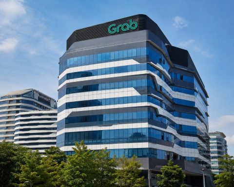 Grab Dips Before Holiday As Focus Shifts to Superbank