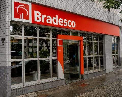 Bradesco Stock Falls Before GDP Week as Brazil Bank Rally Hits a Wall