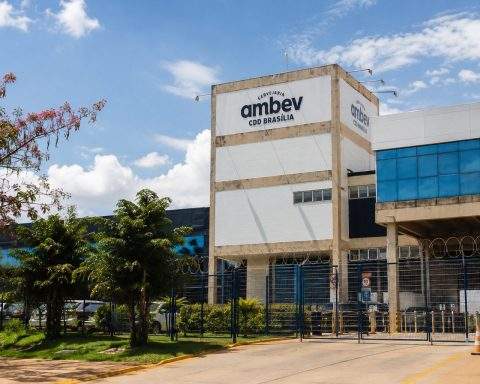 Ambev Stock Faces Early Test as Brazil Markets Reopen Ahead of Wall Street