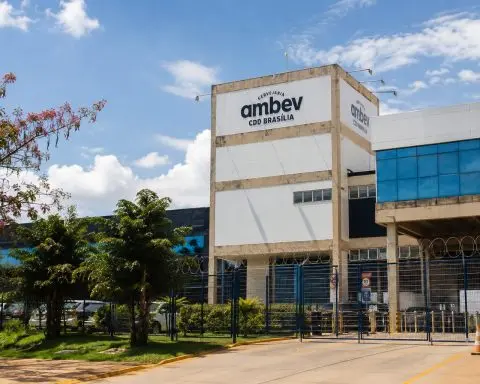 Ambev Stock Faces Early Test as Brazil Markets Reopen Ahead of Wall Street