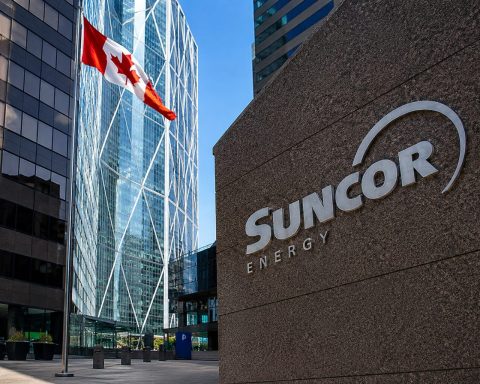 Suncor shares lag as oil slips under $100, TSX rally skips the stock