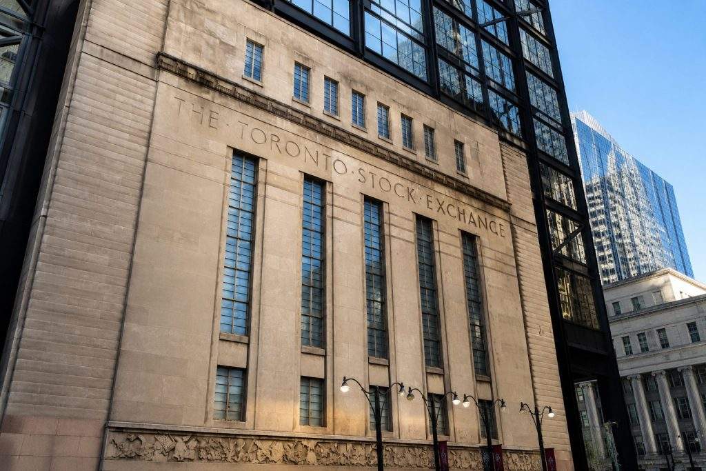 TSX Sets New Record Even as Oil Stocks Drop