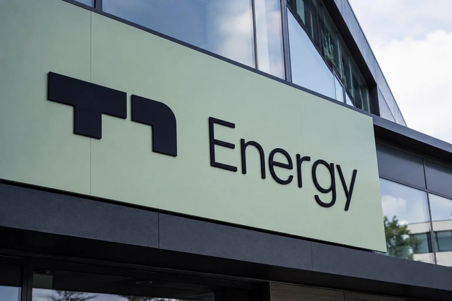 T1 Energy Stock Gains 42%; Traders Eye Tuesday’s Reopen