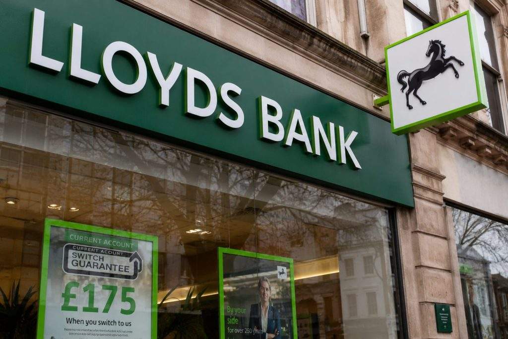 Lloyds Shares Trade Above 100p in London
