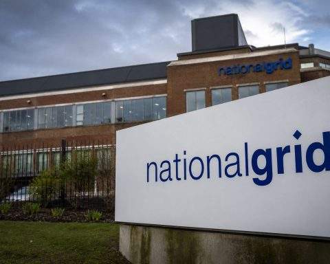 National Grid gains as investors eye dividend and bond yields