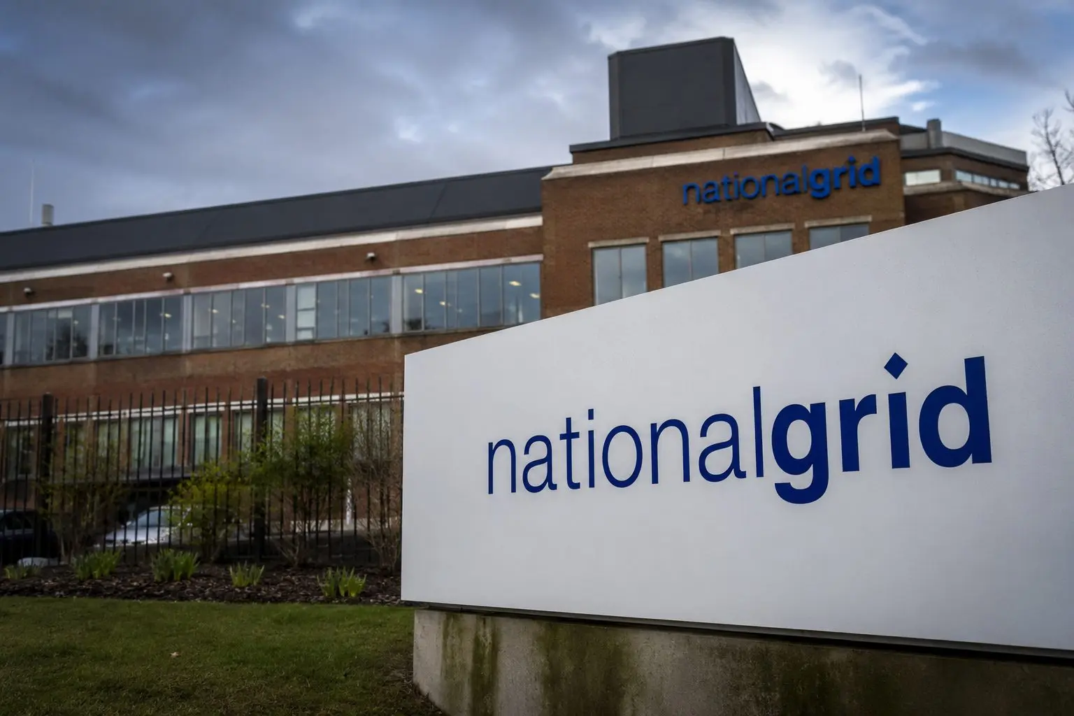 National Grid gains as investors eye dividend and bond yields
