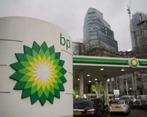 BP Shares Edge Lower Despite Oil Gains—Traders Eye Moves