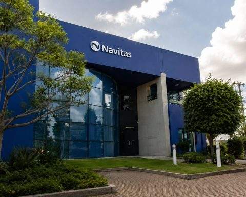 Navitas Shares Jump Again, Hot Streak Faces Dilution Risk With AI Bet
