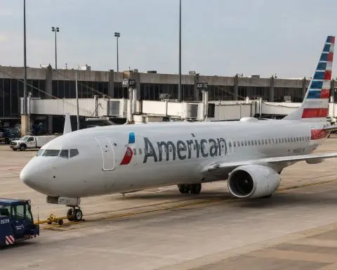 American Airlines Shares Climb After Starlink Agreement