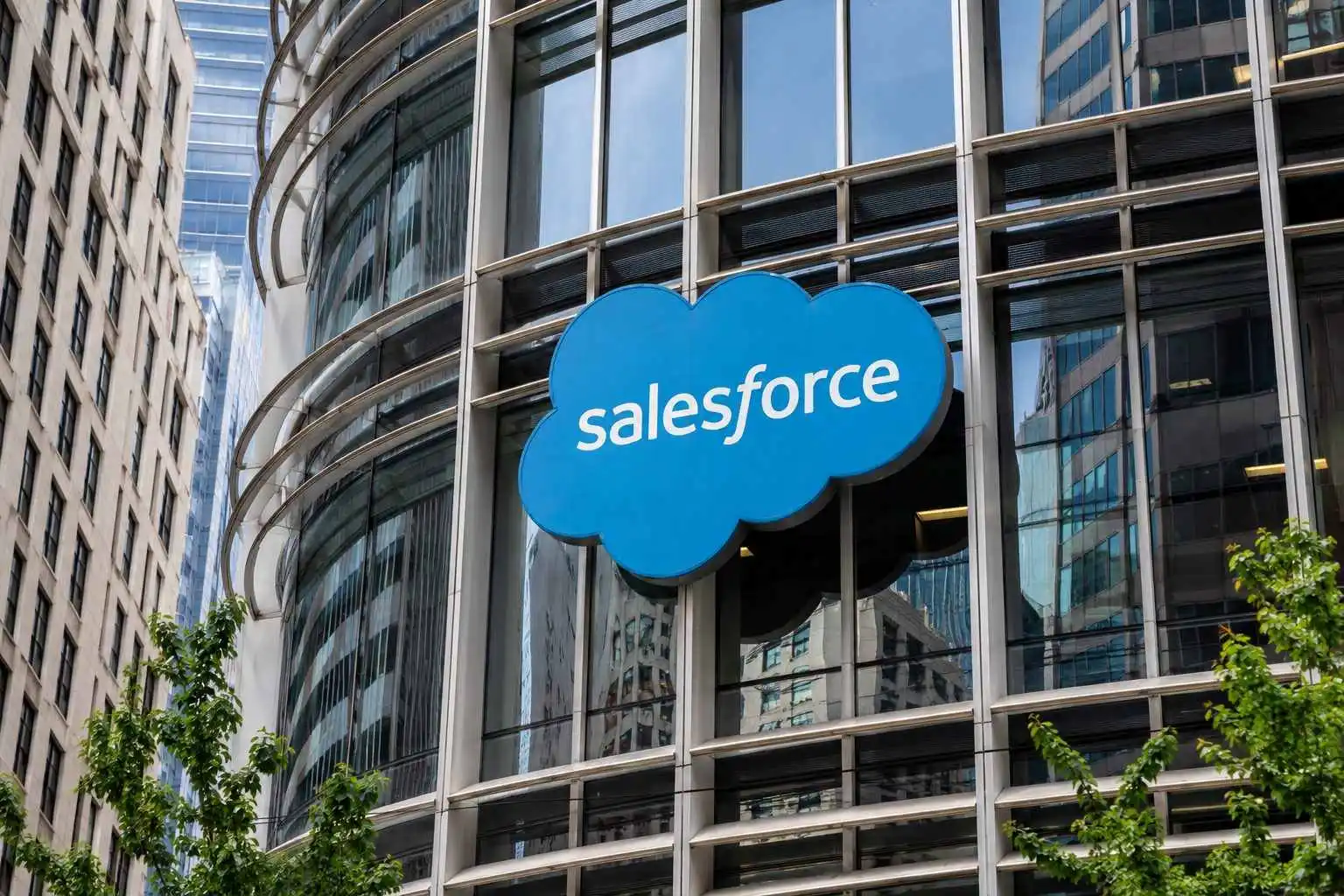 Salesforce Tops Estimates, But Stock Dips as AI Concerns Return