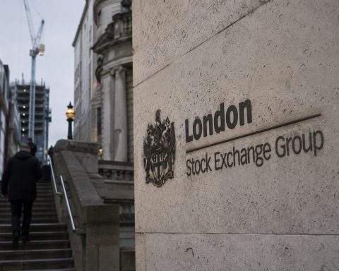 Oil Rally Sends FTSE 100 Lower As London Stalls
