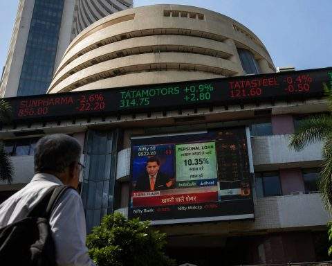 India Shut for Market Holiday, Gift Nifty Flashes Friday Caution as Oil Jumps
