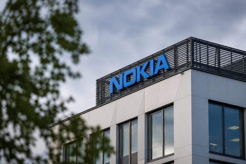 Nokia Shares Slip as Investors Eye AI Sector