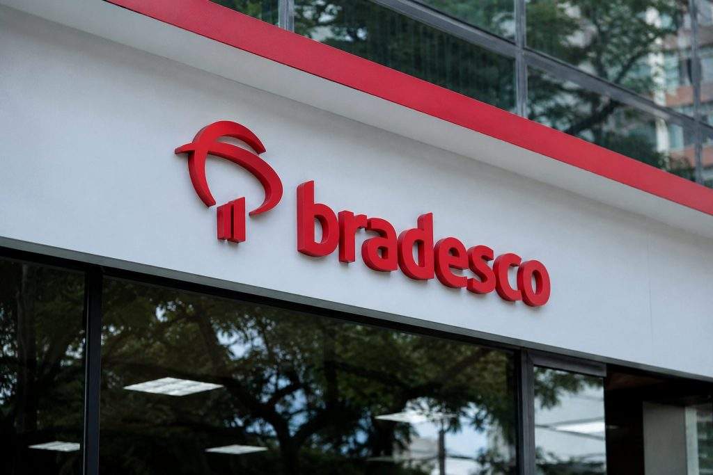 Bradesco Shares Edge Down After Brazil Taps Major Banks for BRB Plan