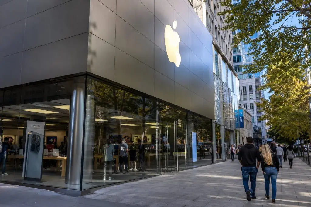 Apple Hits Record Again, Market Waits for WWDC to Test AI Story