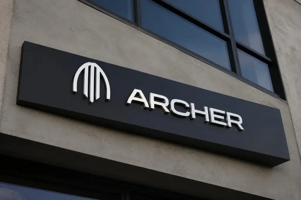 Archer Aviation Shares Edge in Premarket as Cash Concerns Weigh on Air-Taxi Plans