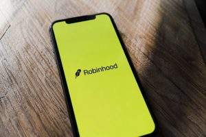 Robinhood shares rise again as traders watch Trump accounts and AI trading angle