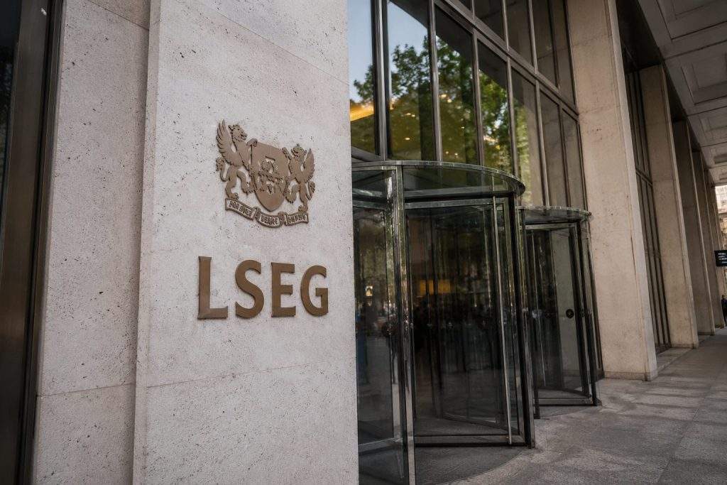 FTSE 100 Eyes June After Securing Second Straight Monthly Gain