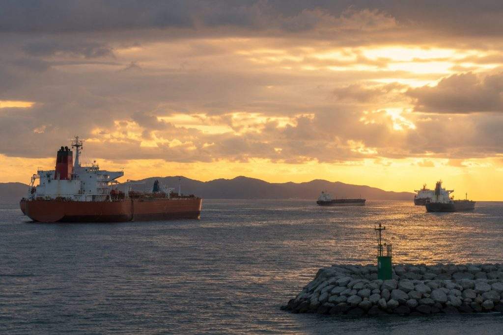 Oil Has Steepest Weekly Drop Since April as Hormuz Worry Remains