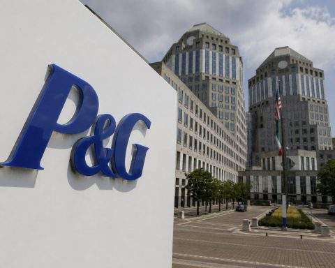 P&G Gives Up Weekly Gain With Next Test on Wednesday