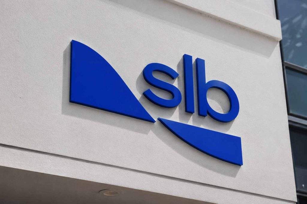 SLB Stock Drops From 52-Week High as Traders Eye AI Deal