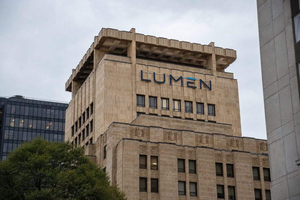 Lumen Rallies 17% During Short Week; AI Pivot Up for Test