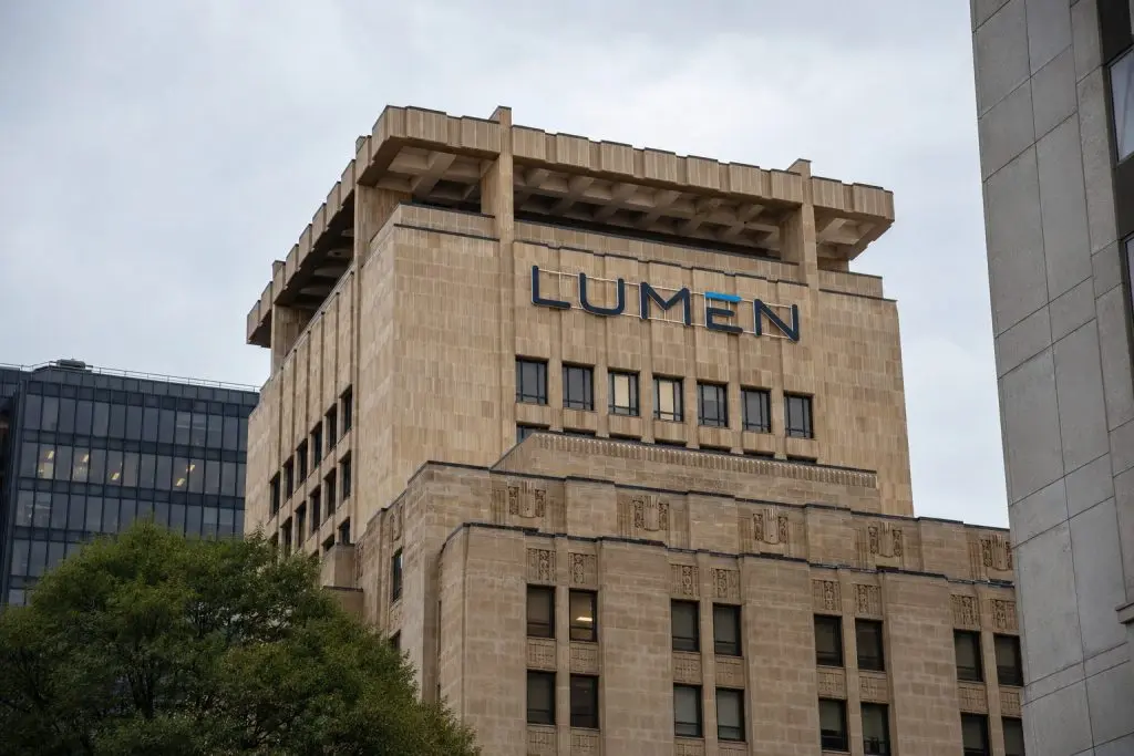 Lumen Rallies 17% During Short Week; AI Pivot Up for Test