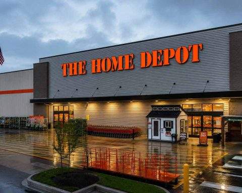Home Depot Stock Just Blinked — Why Next Week Could Matter More Than Friday’s Drop