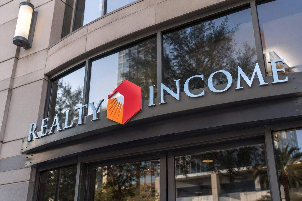 Realty Income Stock Dips Ahead of Jobs Data; Dividend Investors Eye Rates