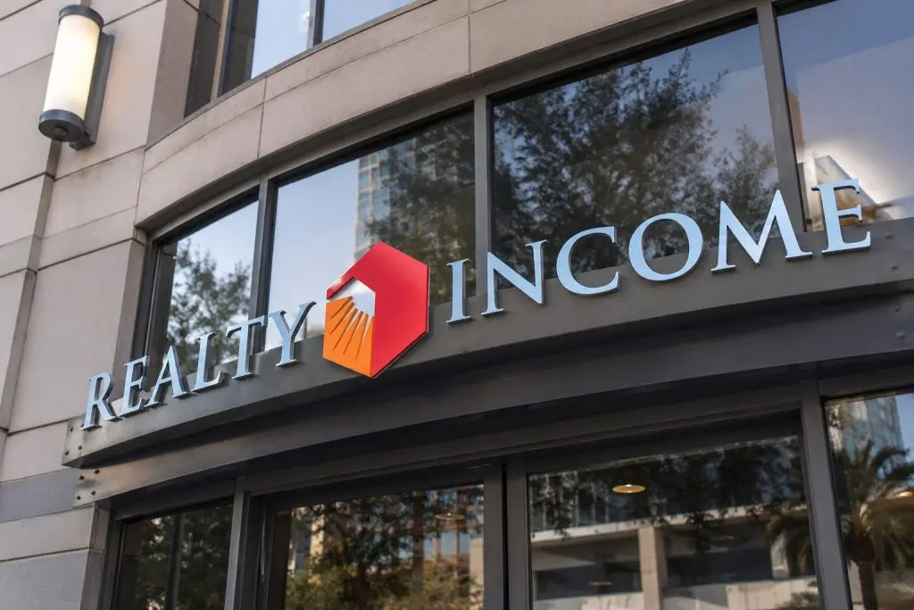 Realty Income Stock Dips Ahead of Jobs Data; Dividend Investors Eye Rates
