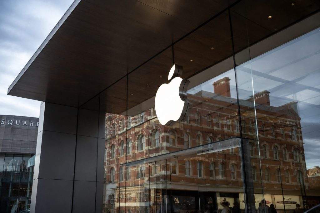 Apple Stock Briefly Nears Record as Siri Faces Key Test