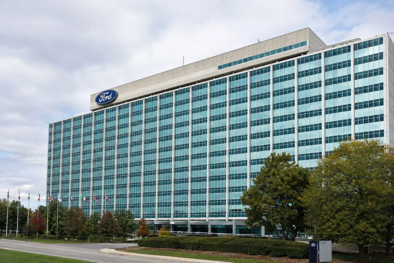 Ford Faces Pre-Memorial Day Test as Energy Move Meets Tariff Risk