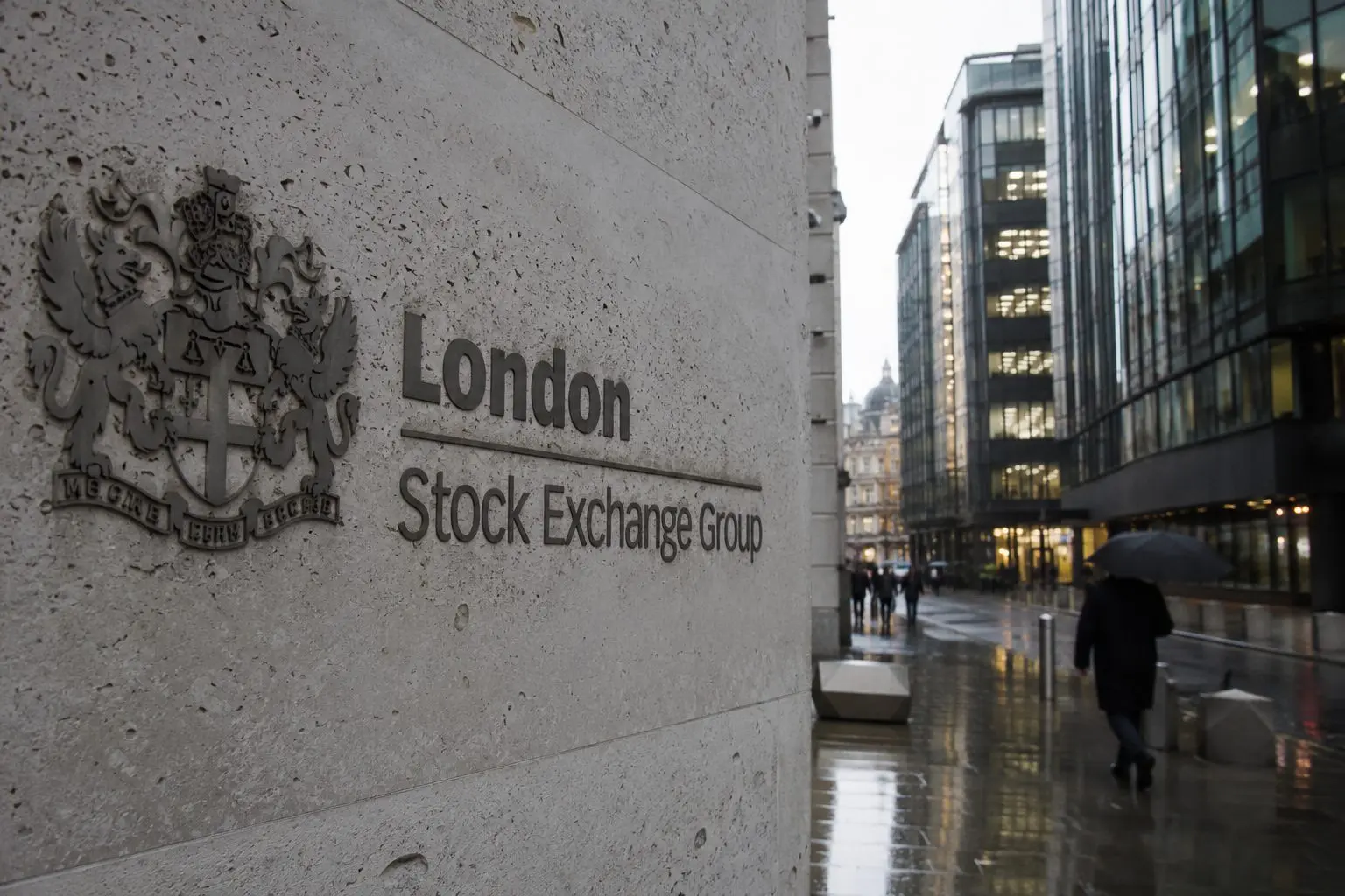 FTSE 100 Falls Today as Shell, BP and Centrica Drag UK Stocks After Peace-Deal Rally