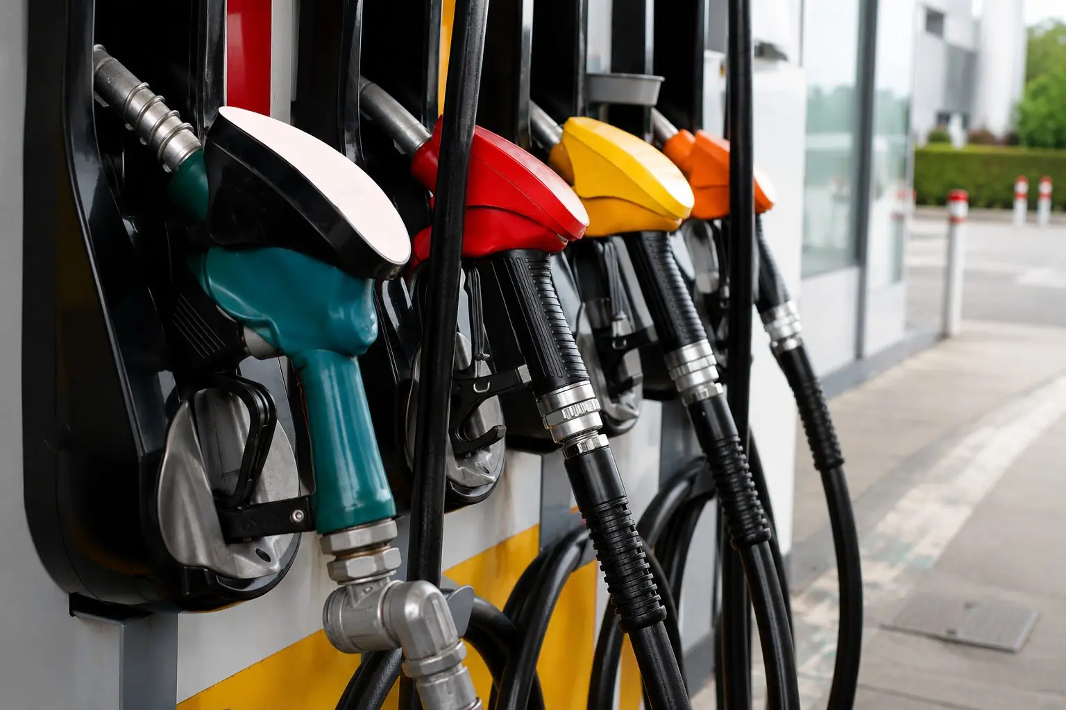 Gasoline Price Today: RBOB Rises as Hormuz Risk Beats Pump-Price Relief Talk