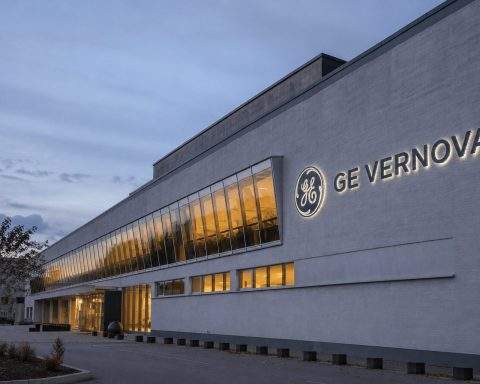 GE Vernova Stock Drops as Texas Nuclear-Gas Deal Tests the AI Power Boom