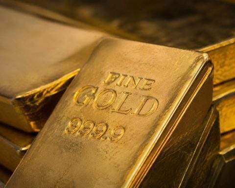 Gold’s $4,700 Test: Iran Standoff and Hot Inflation Put Bullion on the Back Foot
