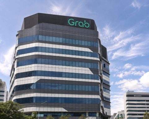 Grab shares edge lower after Superbank shift