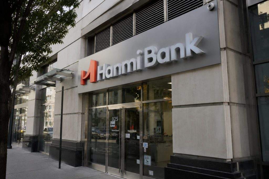 Hanmi Financial Shares Dip Ahead of Dividend Week as Trade Pulls Back