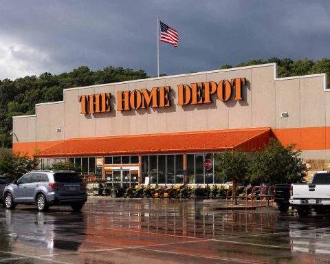 Home Depot Stock Bucked Friday’s Rout. Monday Could Be the Real Test