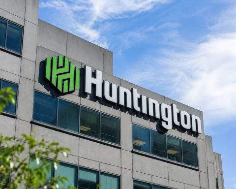 Huntington stock jumps Friday, regional-bank bulls eye June