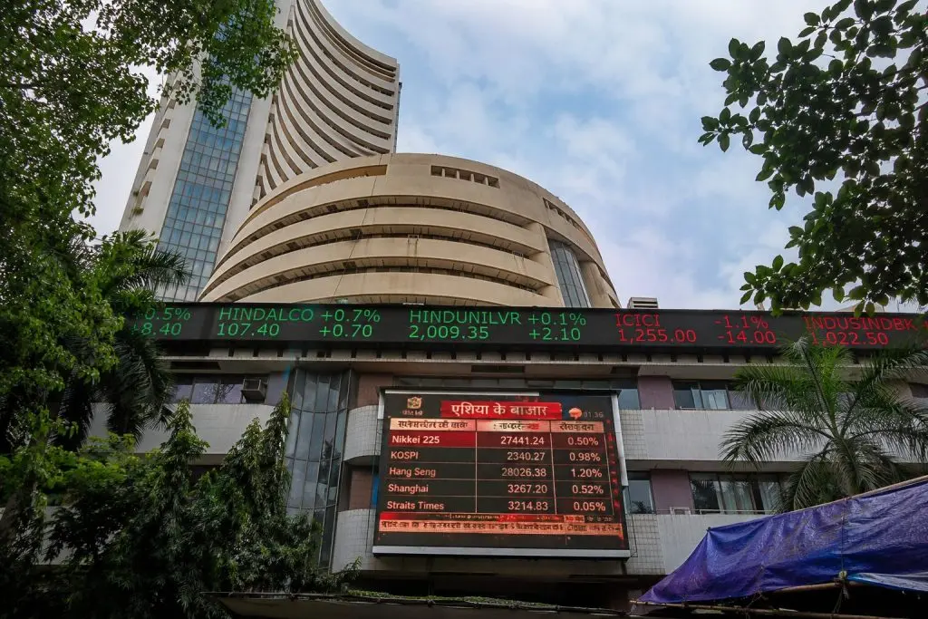 India Stock Market Today: Nifty Holds Green, Sensex Slips as Auto Stocks Ride Oil Relief