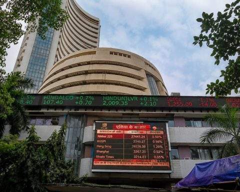 India Stock Market Today: Nifty Holds Green, Sensex Slips as Auto Stocks Ride Oil Relief